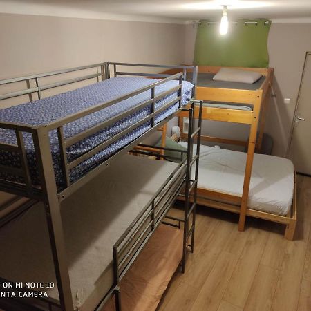 Logement Chambre Seul En Supplement Ou Dortoir Mixte Roquemaure  Exterior foto