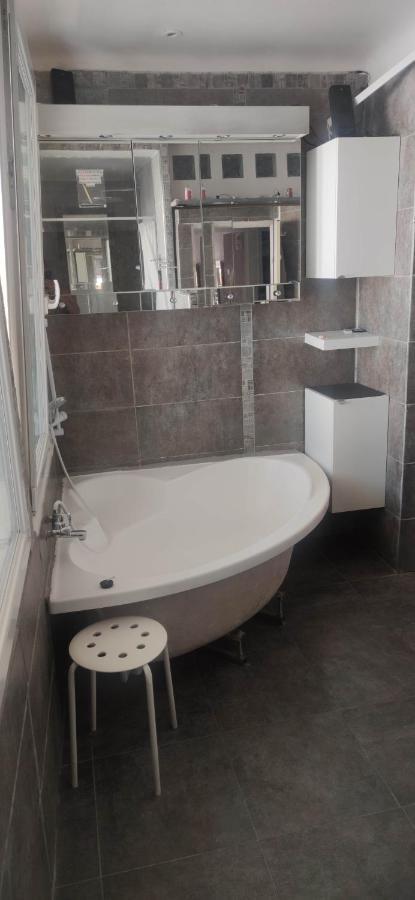 Logement Chambre Seul En Supplement Ou Dortoir Mixte Roquemaure  Exterior foto